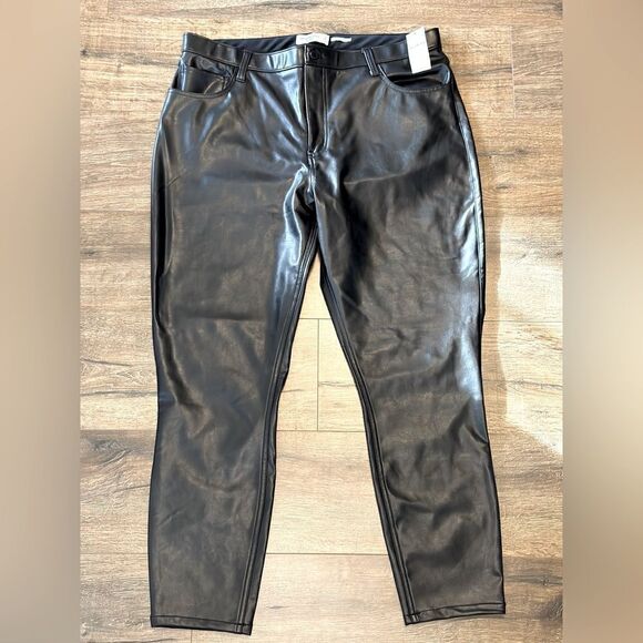A & F Curve Love Vegan Leather Skinny Pant - Picture 13 of 16